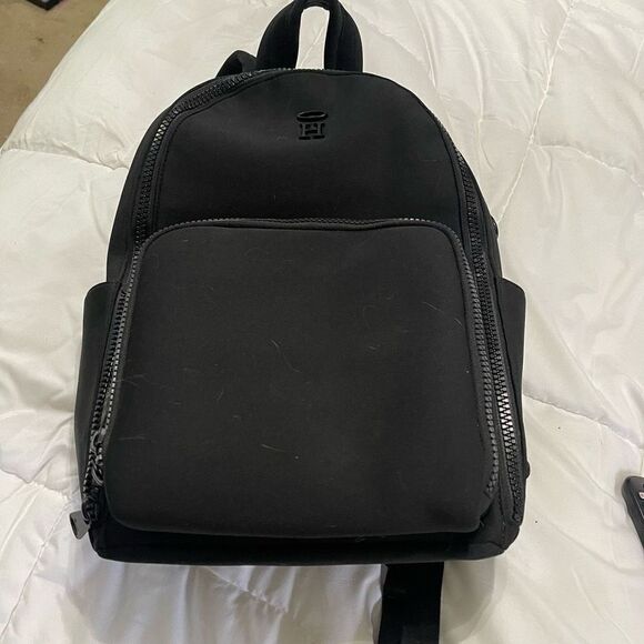 HALO RFID Backpack w/ Two Phone Chargers & Flashlight black backpack A389869 EWI - Picture 1 of 8